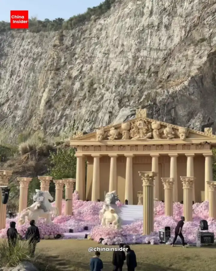 Китаец построил храм в стиле Hello Kitty, чтобы сделать незабываемое предложение девушке.