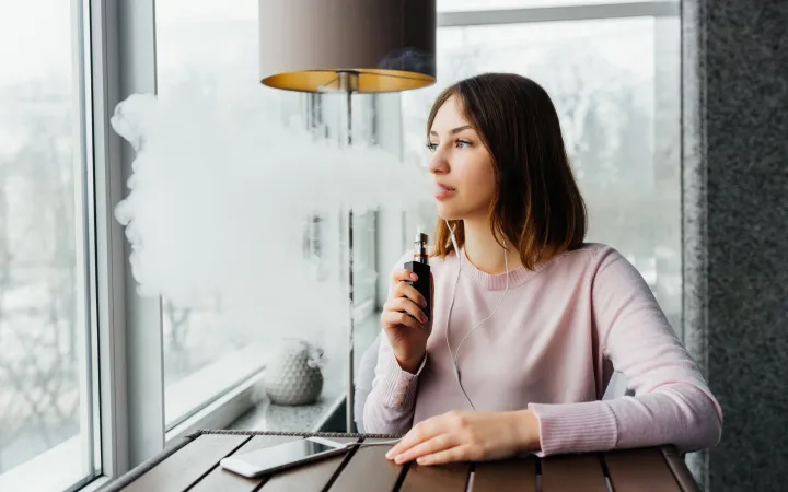 Использование вейпа.