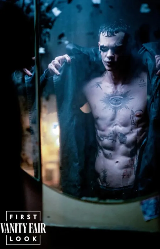 Билл Скарсгард в роли Ворона.