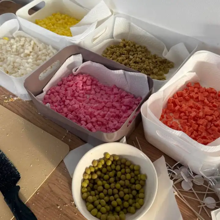 Нарезки для свечей оливье.