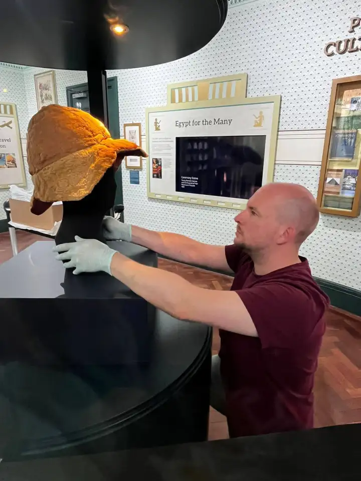 Как видите, она прекрасно сохранилась.