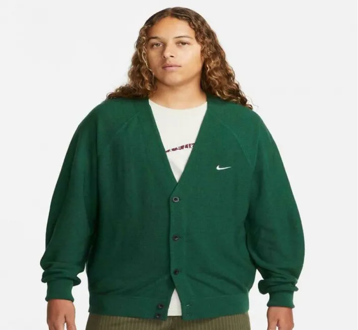 Зачем искать модель plus-size, когда можно просто растянуть фотографию?