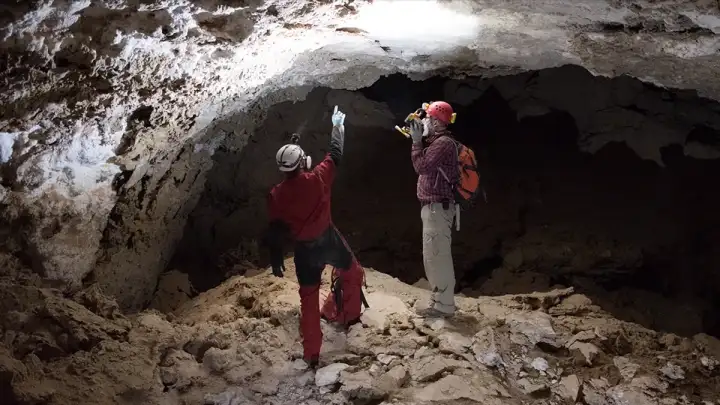 Пещеры в Саудовской Аравии.