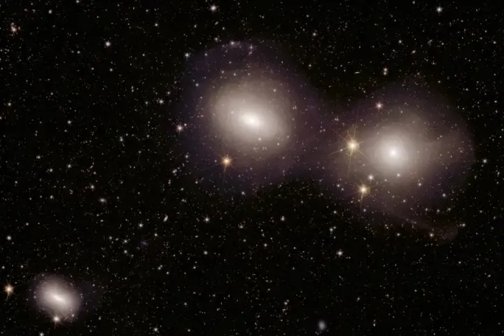 Сложный танец галактик группы Дорадо.