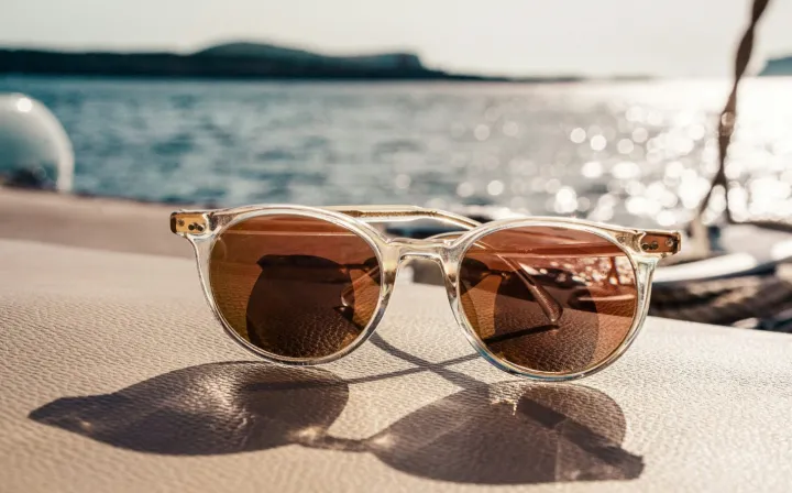 Солнцезащитные очки.