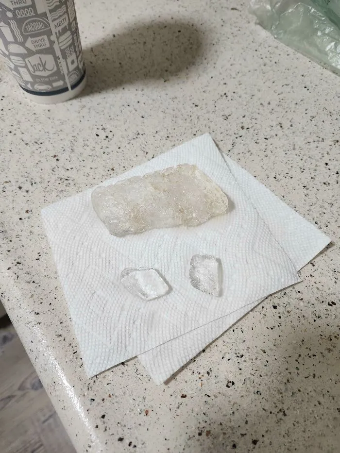 «Вот такой кусок льда мне попался в газировке».