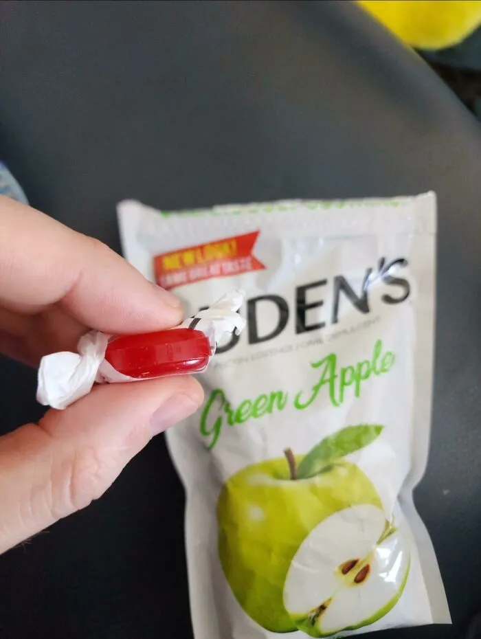 «Мне попались конфеты со вкусом вишни вместо зеленого яблока».