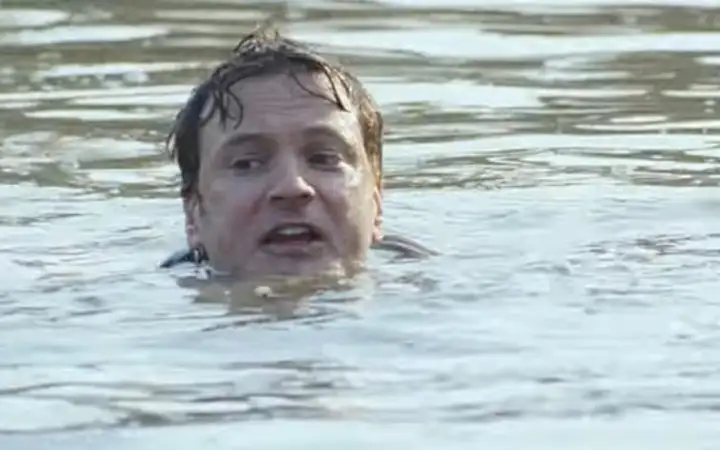 Колин Ферт в озере .
