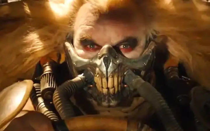 Кадр из фильма «Безумный Макс: Дорога ярости».