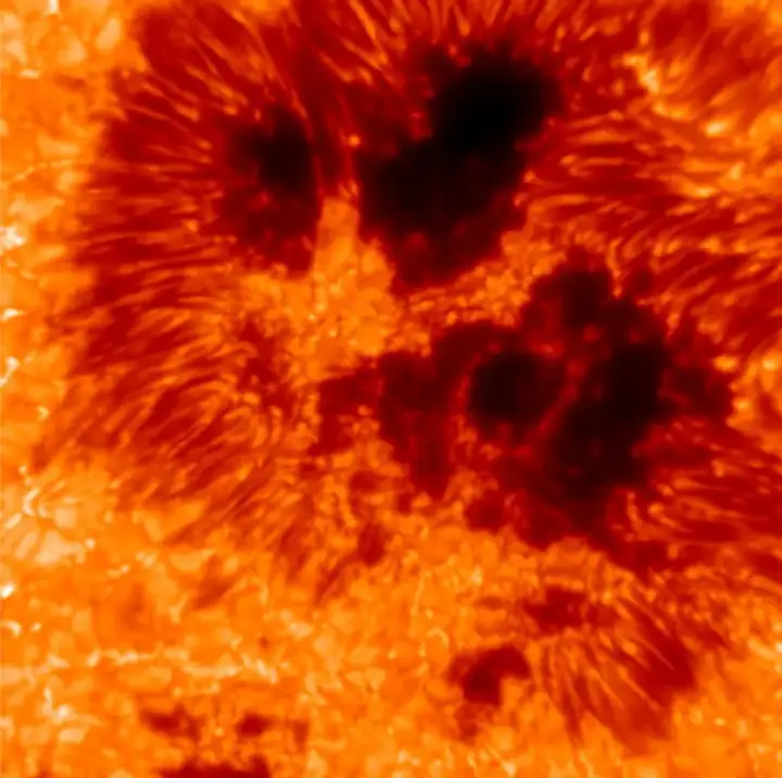 Фотография звезды на определённой длине волны позволяет увидеть мельчайшие детали солнечных пятен.