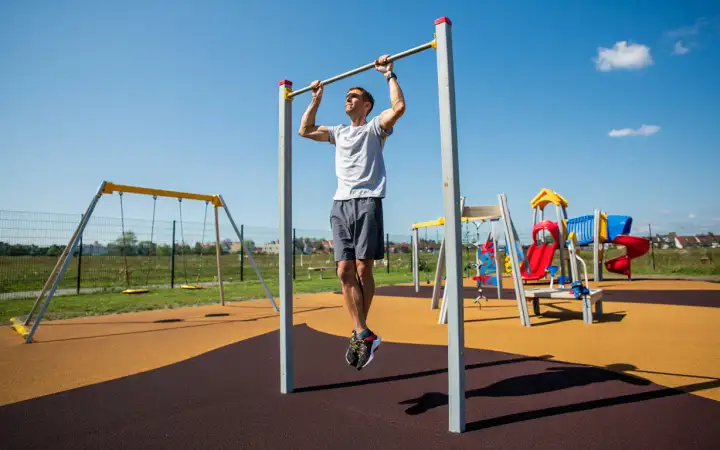 Подтягивания на турнике.