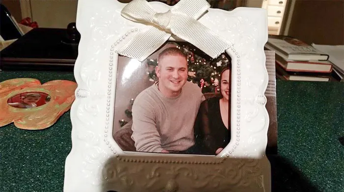 «Моя подруга и ее муж вместе уже 12 лет, но ее свекровь до сих пор регулярно делает это с их фотографиями».