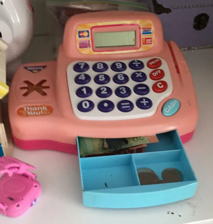 «Я думал, что потерял 350 долларов, а три месяца спустя нашел их в комнате моего четырехлетнего ребенка».