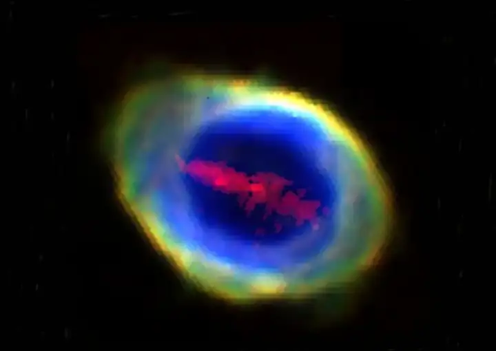 Учёные обнаружили загадочный железный «стержень» в центре туманности.